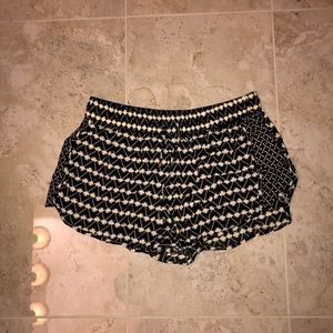 Forever 21 black & white leaf shorts